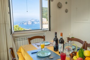 Dining - Bluebell Residence - on the way to the famous path of "Punta Campanella"  (Termini)