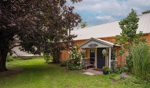 Exterior - Cottage at Over & Under Farm (Salem)