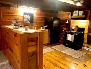 Private kitchen - Cottage at Over & Under Farm (Salem)