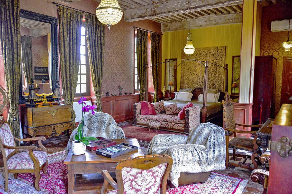 Traditional Suite | 1 bedroom, WiFi (free), bed sheets