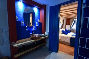 Deluxe Suite, 1 King Bed, Bathtub, City View | Premium bedding, in-room safe, individually decorated