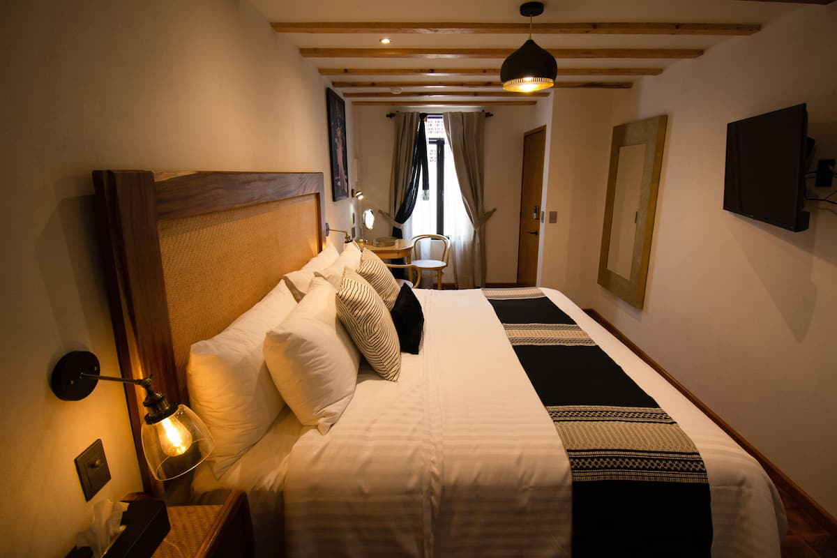 Superior Room, 1 King Bed, Bathtub, Courtyard View | 1 bedroom, premium bedding, in-room safe, individually decorated