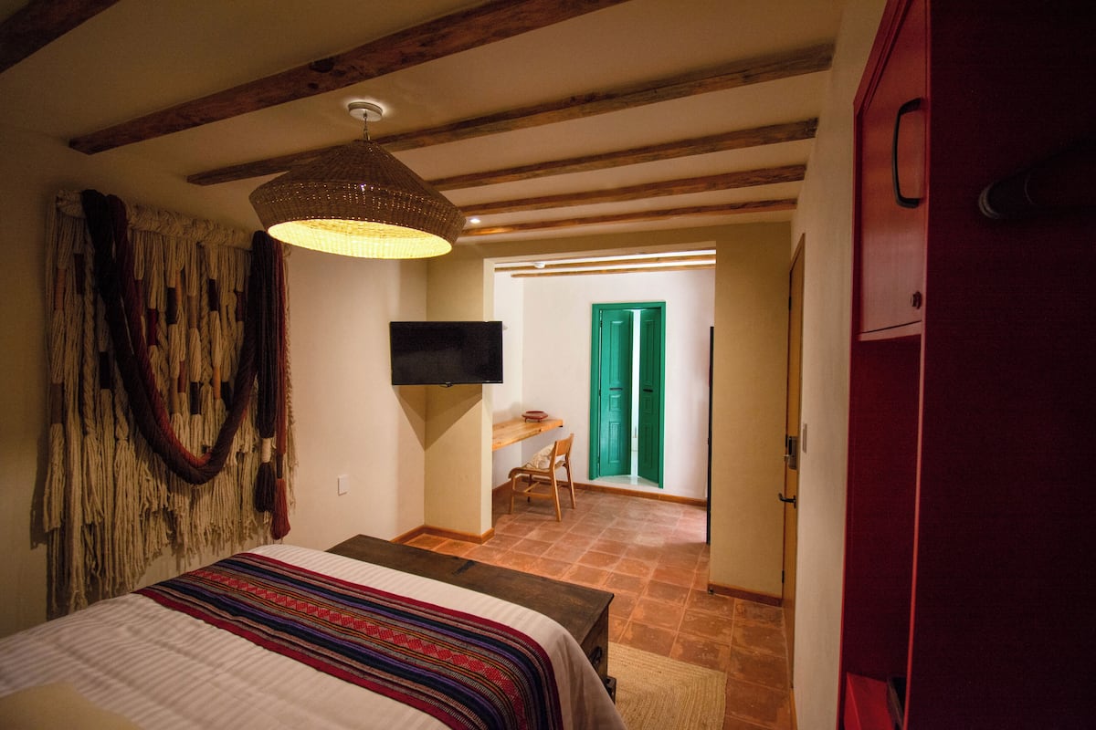 Standard Room, 1 Queen Bed, Courtyard Area | 1 bedroom, premium bedding, in-room safe, individually decorated