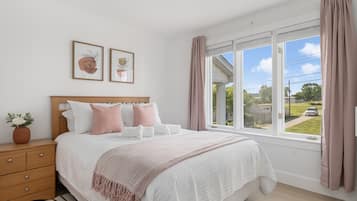 4 bedrooms, bed sheets
