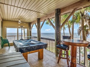 屋外ダイニングエリア