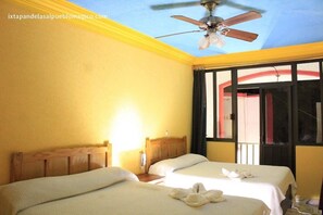 Habitación cuádruple básica | Wifi gratis y ropa de cama 