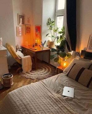 9 bedrooms, WiFi, bed sheets