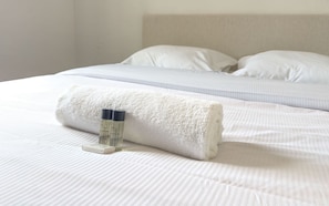 2 bedrooms, iron/ironing board, travel cot, free WiFi