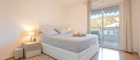 2 bedrooms, iron/ironing board, travel crib, free WiFi
