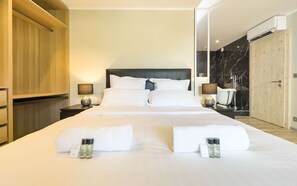 2 habitaciones, tabla de planchar con plancha y cuna de viaje 