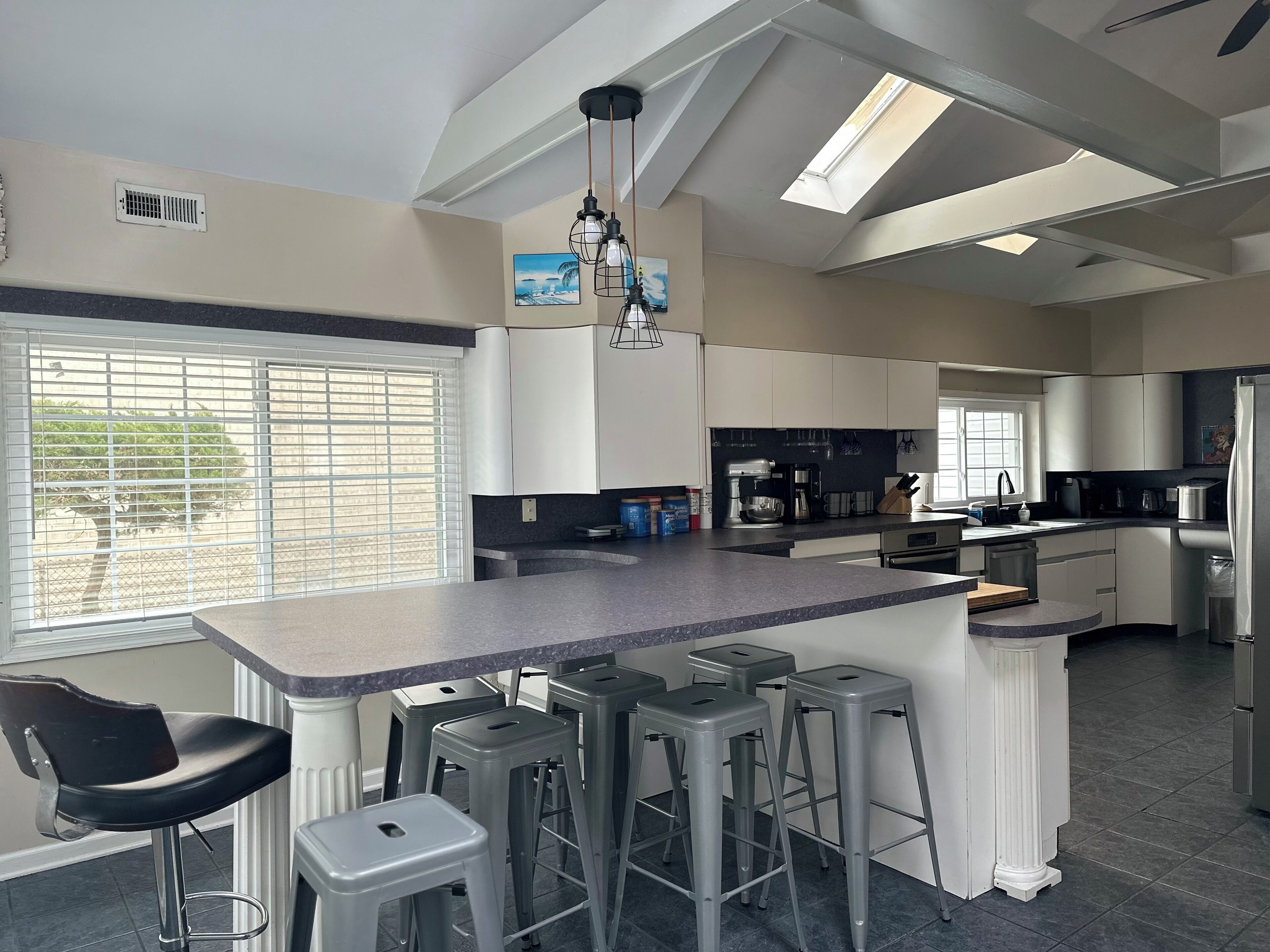 Kylskåp, mikrovågsugn, ugn och spishäll