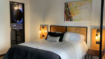 Deluxe Double or Twin Room | In-room safe, desk, laptop workspace, blackout curtains