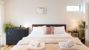 Room - The Tannery: Unique and spacious house Hastings Old Town plus parking (Hastings)