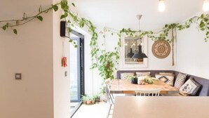 Dining - The Tannery: Unique and spacious house Hastings Old Town plus parking (Hastings)