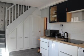 Refrigerador, microondas, horno, placa de cocina