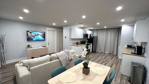 New Chic Villa - No cleaning fee -