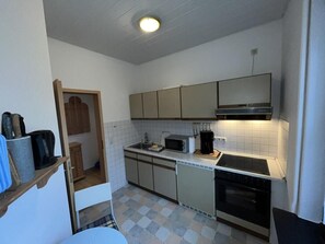 冰箱、微波炉、烤箱、炉灶