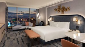 Egyptian cotton sheets, premium bedding, pillowtop beds, minibar - Fontainebleau Las Vegas, MICHELIN Key Award Hotel (Las Vegas)
