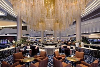 12 bars/lounges at Fontainebleau Las Vegas, MICHELIN Key Award Hotel