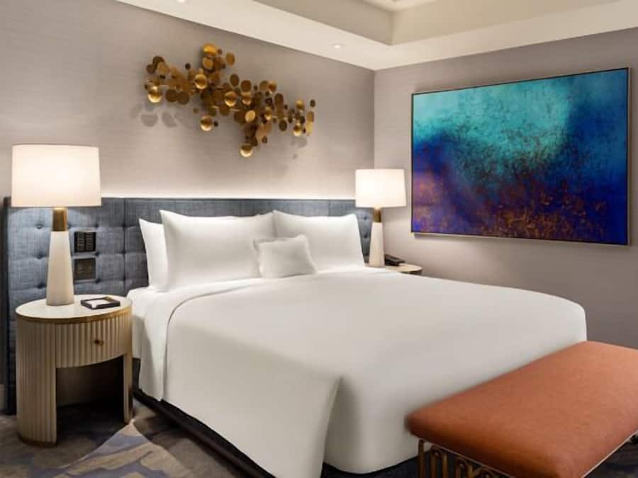 Egyptian cotton sheets, premium bedding, pillowtop beds, minibar