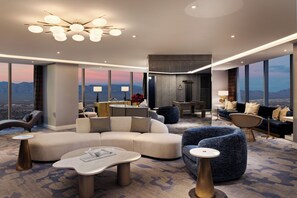 Grand Panorama Suite Mountain Best View | Egyptian cotton sheets, premium bedding, pillowtop beds, minibar