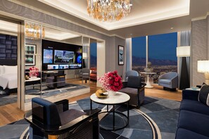Fleur de Lis Monogram Suite | บริเวณนั่งเล่น | ทีวีจอแอลอีดี 55 นิ้ว พร้อมช่องดิจิตอล