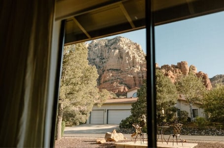 Interior. Hiker's Haven II - Mountain Views Front & Back