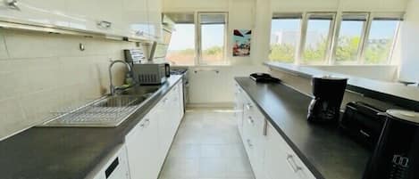 Fridge, microwave, oven, coffee/tea maker