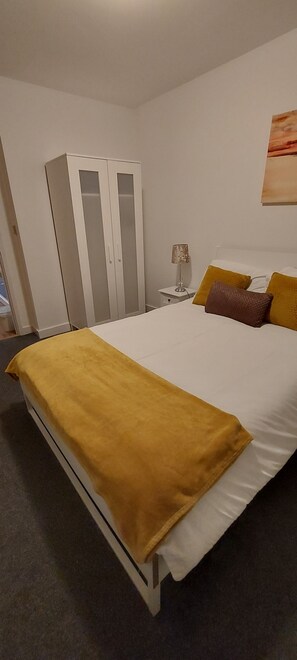 2 chambres, fer et planche à repasser, Wi-Fi, literie fournie