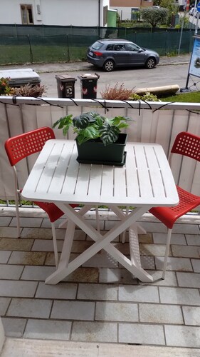 Family; double bed + 1 twin bed or 3 twin beds; balcony; park free easy front 