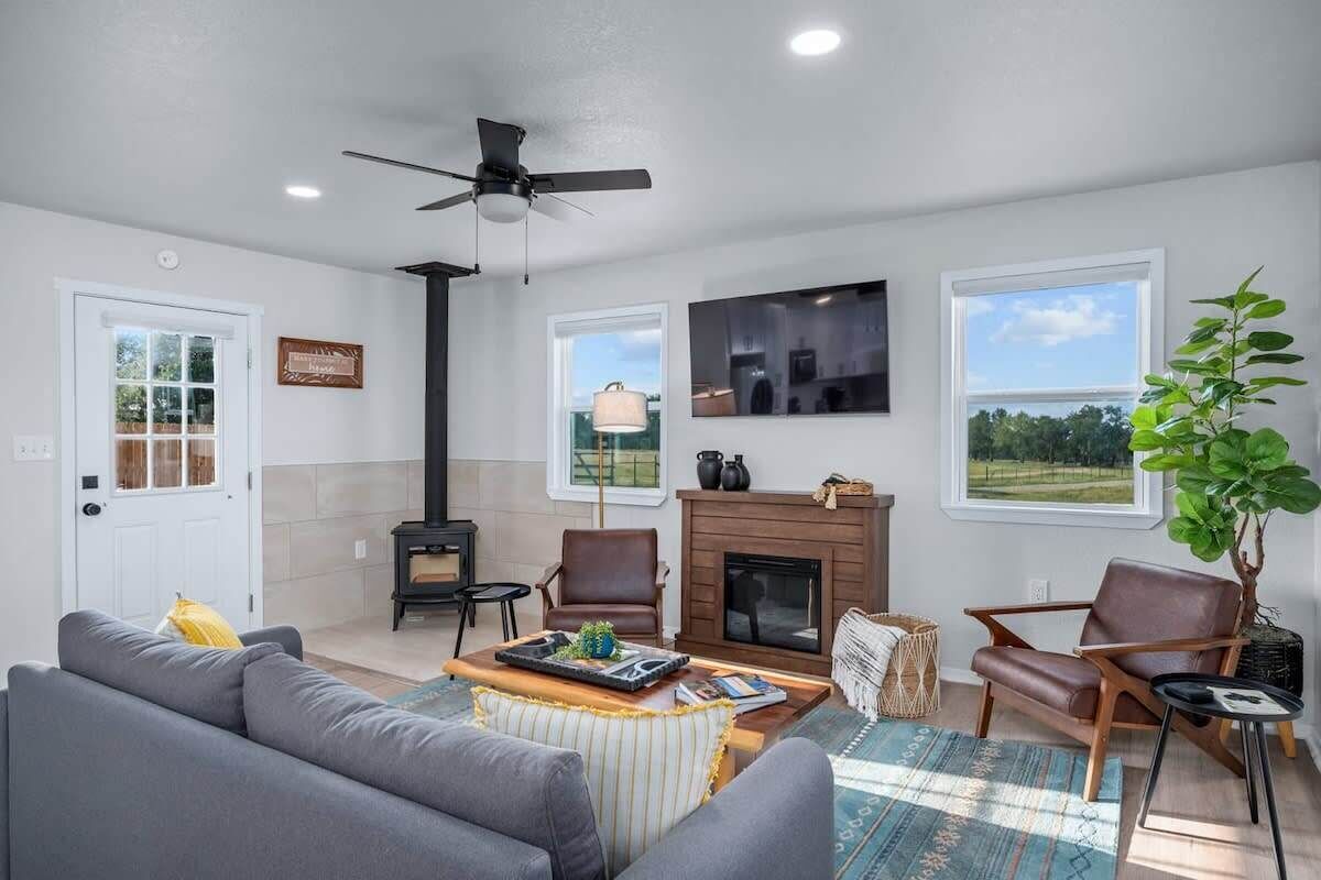 TV, peis og kontorer