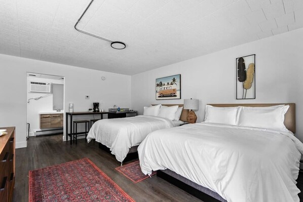 Travel cot, WiFi, bed sheets