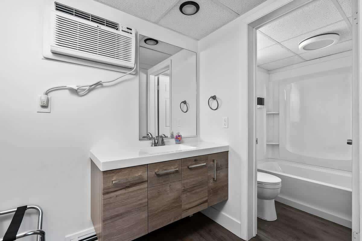 Bathtub, shampoo