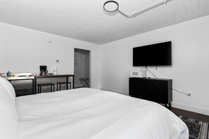 Travel cot, WiFi, bed sheets - Apartment close to downtown, beaches, and wineries (Traverse City)