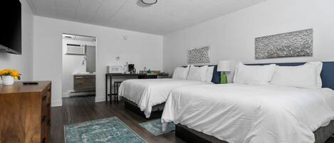 Travel cot, WiFi, bed sheets