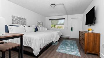 Travel cot, WiFi, bed sheets