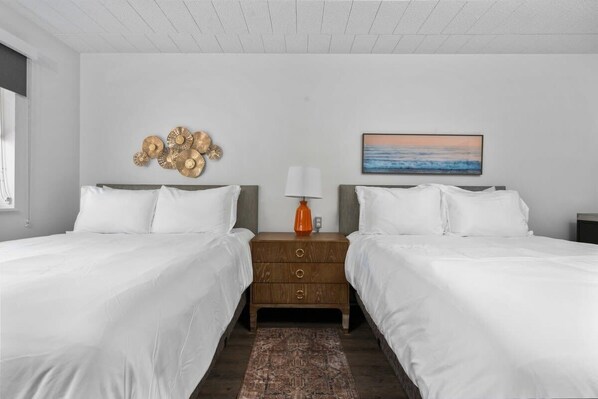 Travel crib, WiFi, bed sheets