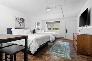 Travel crib, WiFi, bed sheets - Peninsula One Apartments Unit 8 (Traverse City)
