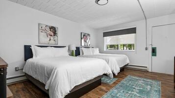 Travel crib, WiFi, bed sheets