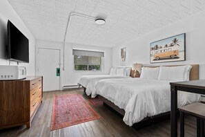 Travel cot, WiFi, bed sheets