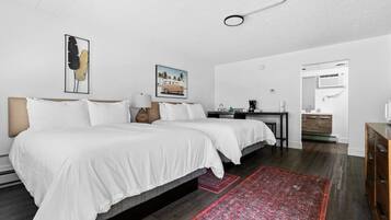 Travel cot, WiFi, bed sheets