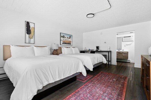 Travel crib, WiFi, bed sheets