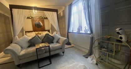 4* Luxury Apartment at The Old Exchange