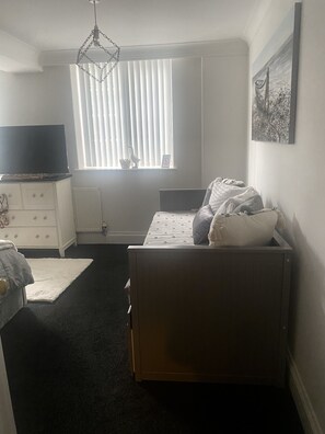 2 bedrooms, iron/ironing board, bed sheets