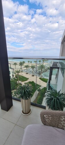 Branded /beach apartment managed by the Address Beach & Mountain view