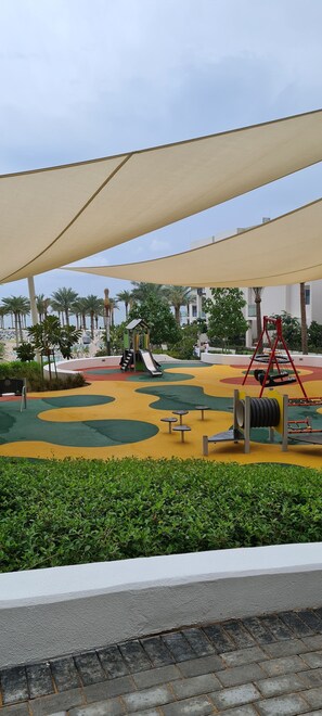 Children's area - Branded /beach apartment managed by the Address Beach & Mountain view (Fujairah)