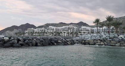 Branded /beach apartment managed by the Address Beach & Mountain view