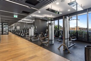 Fitness facility - Chic 1-Bed with Parking, Infinity Pool and Gym (Fortitude Valley)