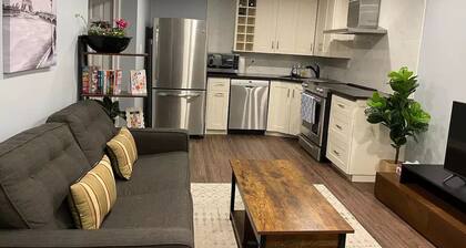 4-bdrm, king & bunkbed, park behind, trails nearby