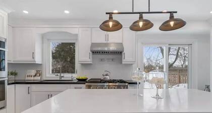 4-bdrm, king & bunkbed, park behind, trails nearby